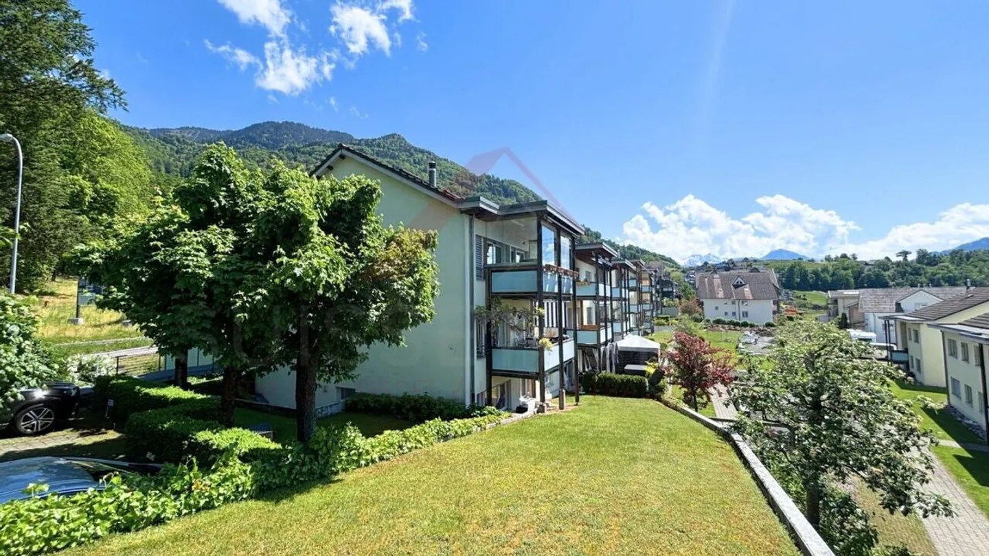 Charming Apartment with Lake View - Photo 13 of 13