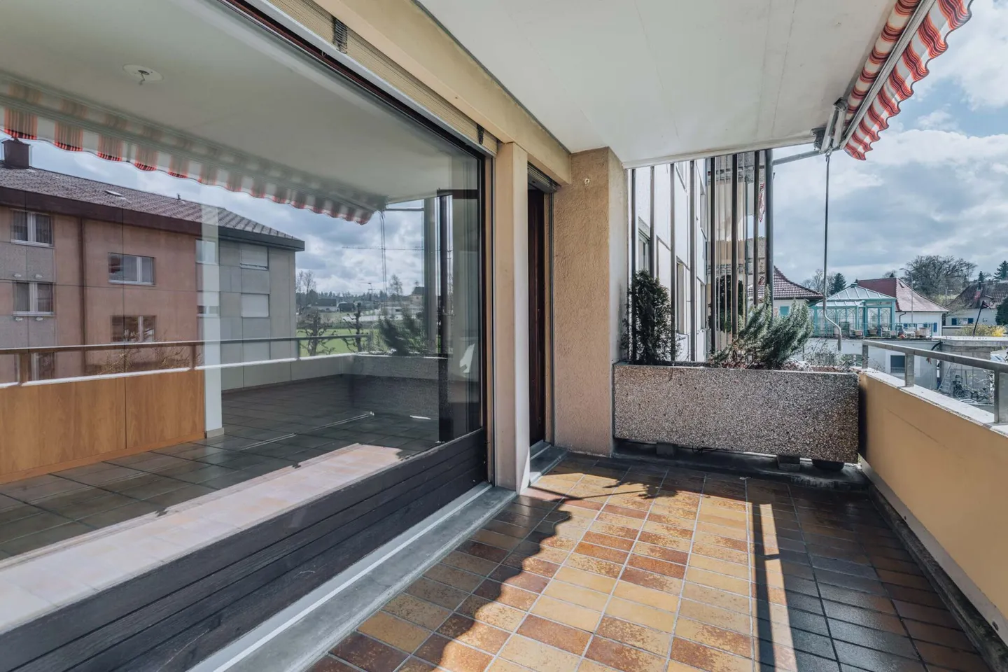 5.5 Room Apartment near Schools, Shopping and Train Station - Photo 13 of 16