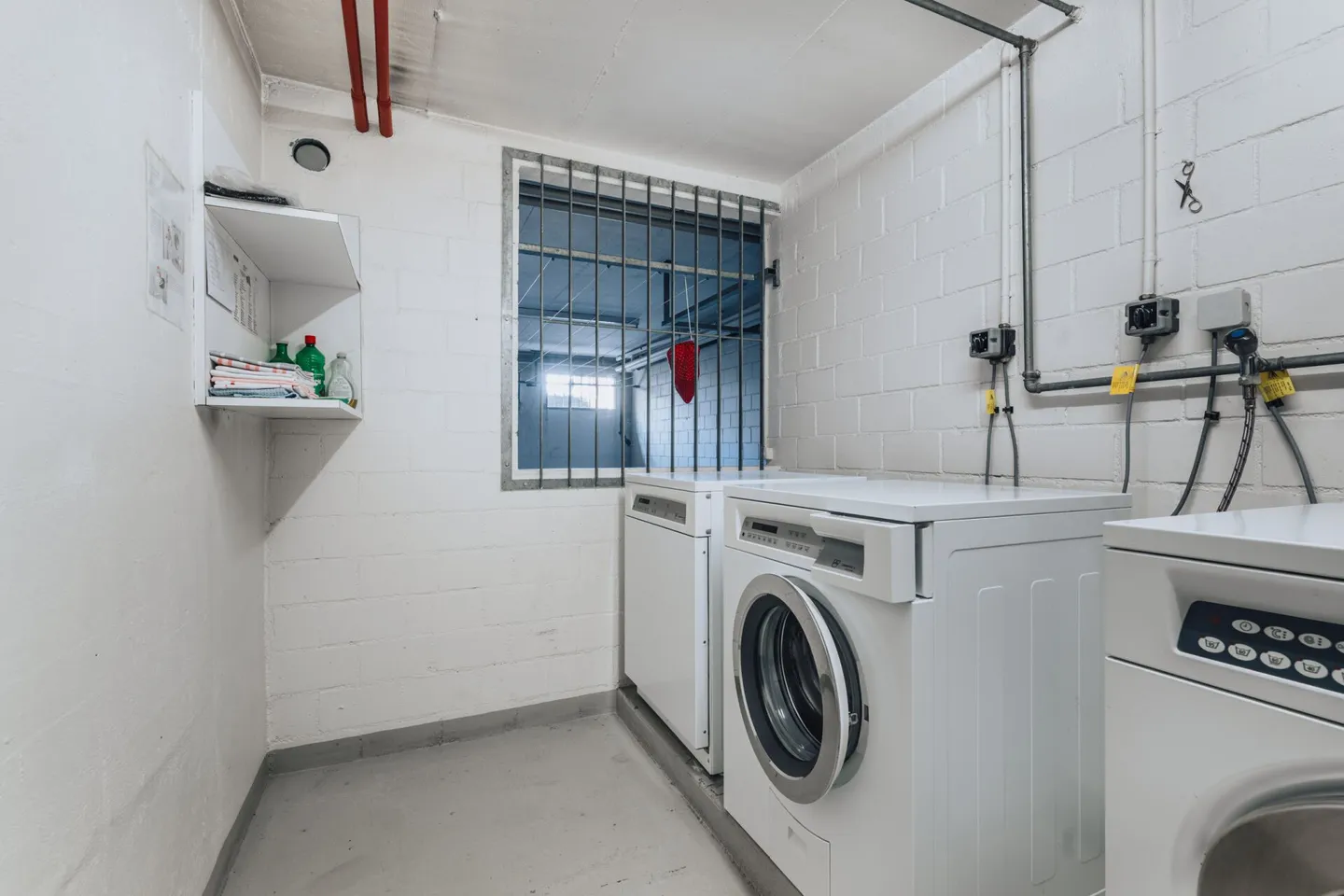 5.5 Room Apartment near Schools, Shopping and Train Station - Photo 14 of 16