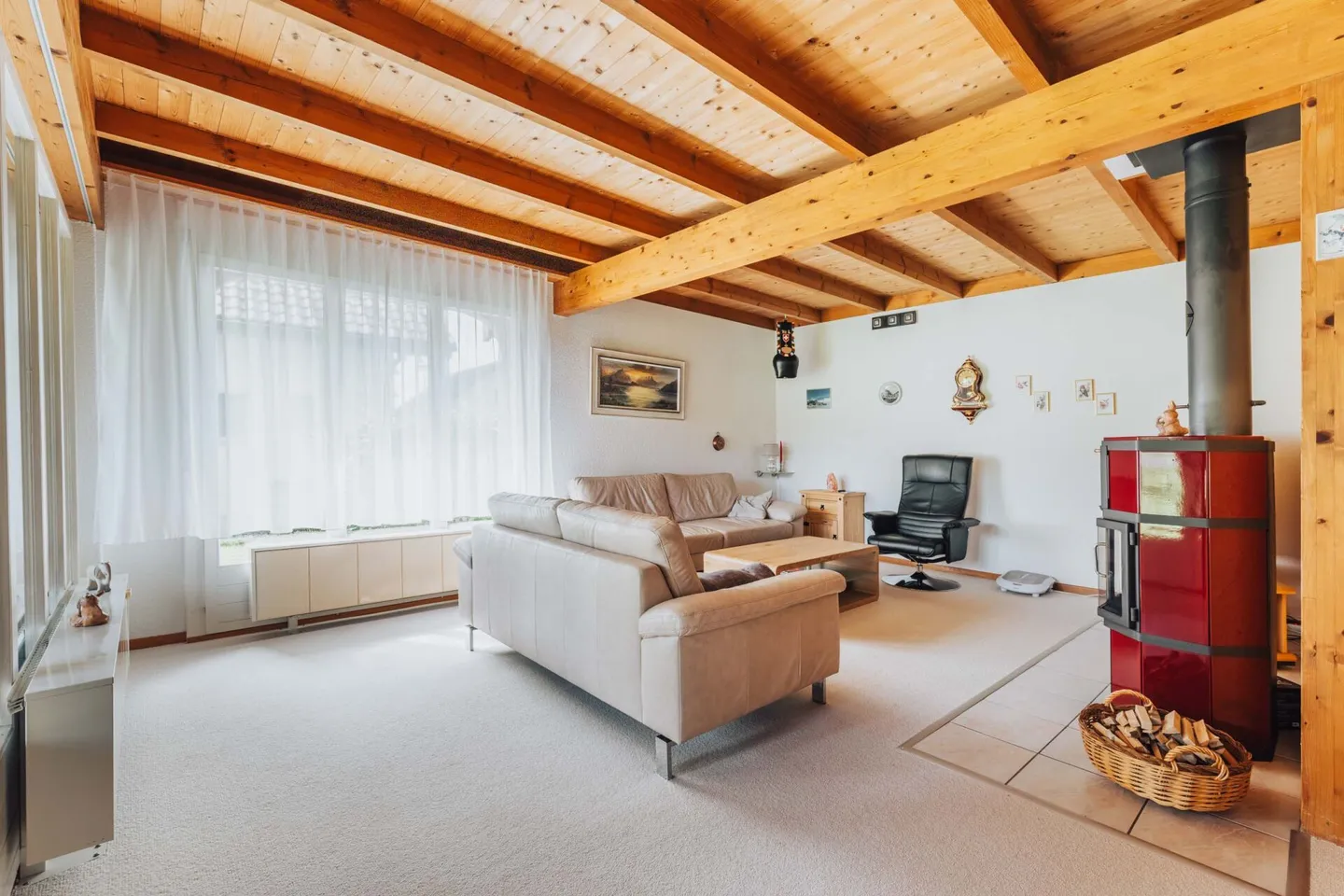 Einfamilienhaus mit grossem Grundstück - Foto 8 von 25