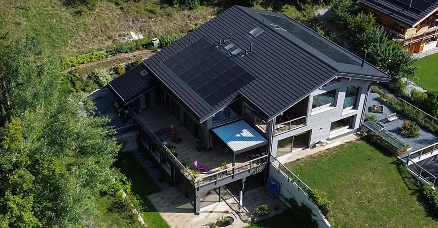 Chalet d'Architetto Eccezionale nel Cuore della Natura con Piscina e Vista Panoramica - Foto 1 di 14