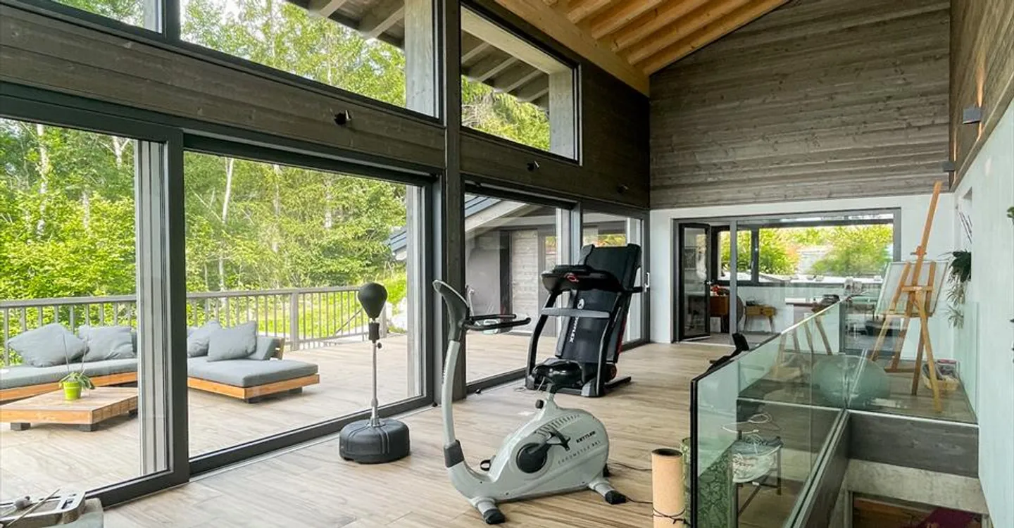 Chalet d'Architetto Eccezionale nel Cuore della Natura con Piscina e Vista Panoramica - Foto 9 di 14