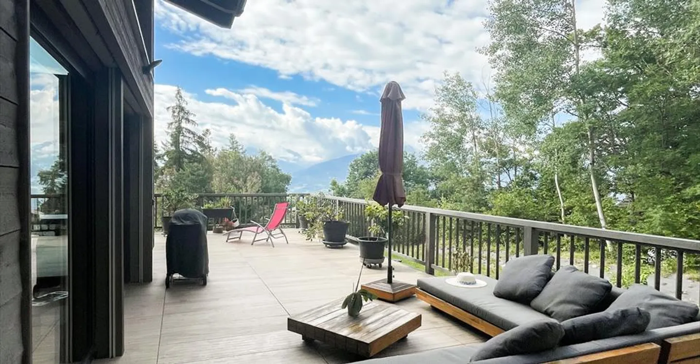Chalet d'Architetto Eccezionale nel Cuore della Natura con Piscina e Vista Panoramica - Foto 10 di 14