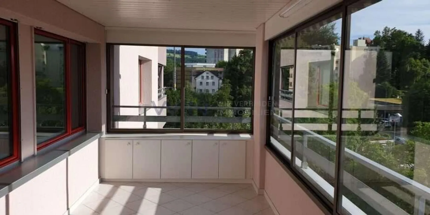 Neuwertige 5.5-Zi.-Wohnung mit traumhafter Aussicht - Foto 1 von 11