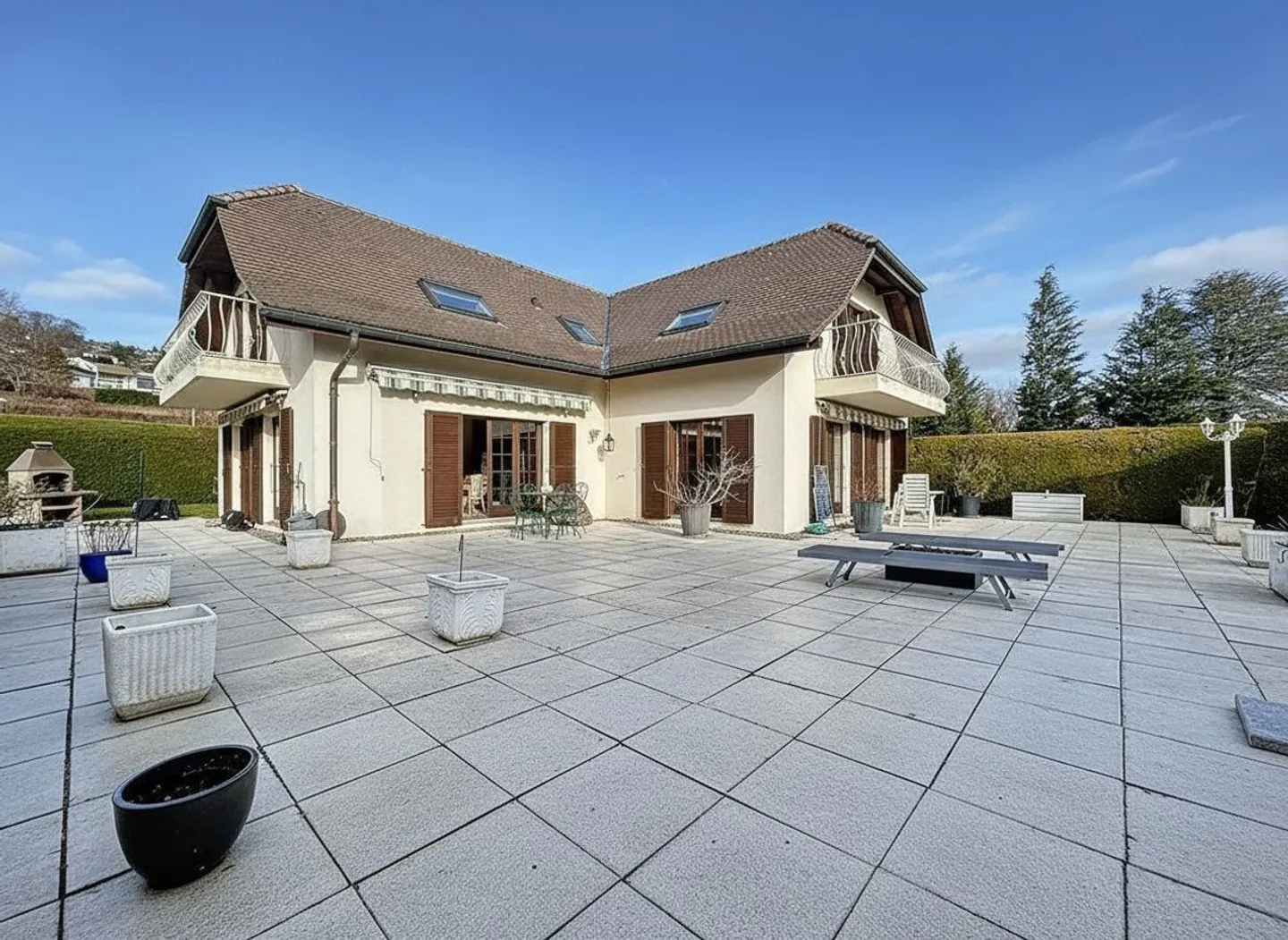 Villa with private studio - View of the lake and Alps - Jacuzzi for unforgettable moments - Photo 2 of 13