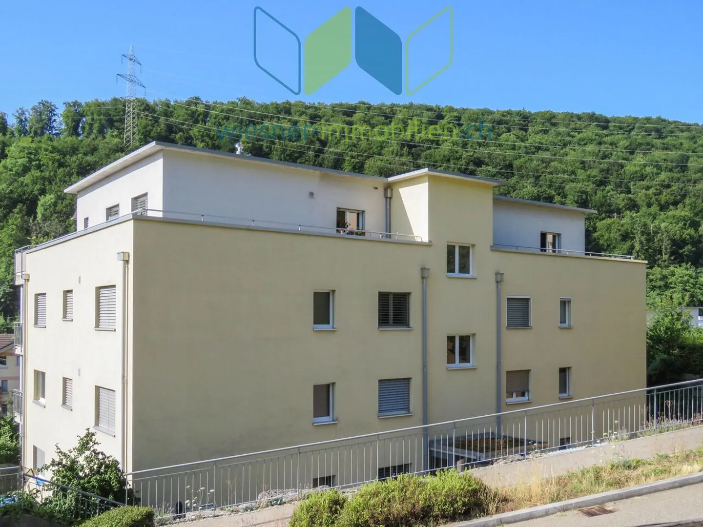 APPARTAMENTO 4½ STANZE MOLTO ATTRAENTE IN UN AMBIENTE VERDE - Foto 3 di 6