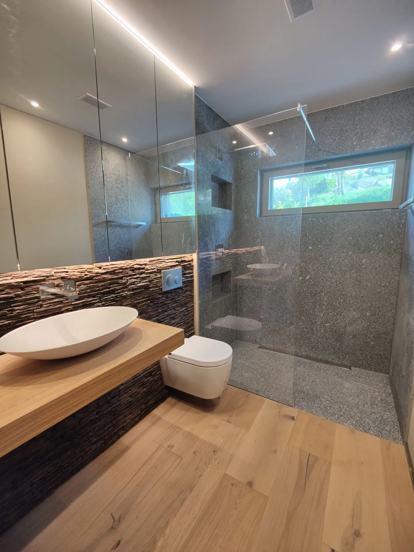 Terrassenwohnung im Eigentumsstandard mit See und Bergsicht - Photo 6 of 6