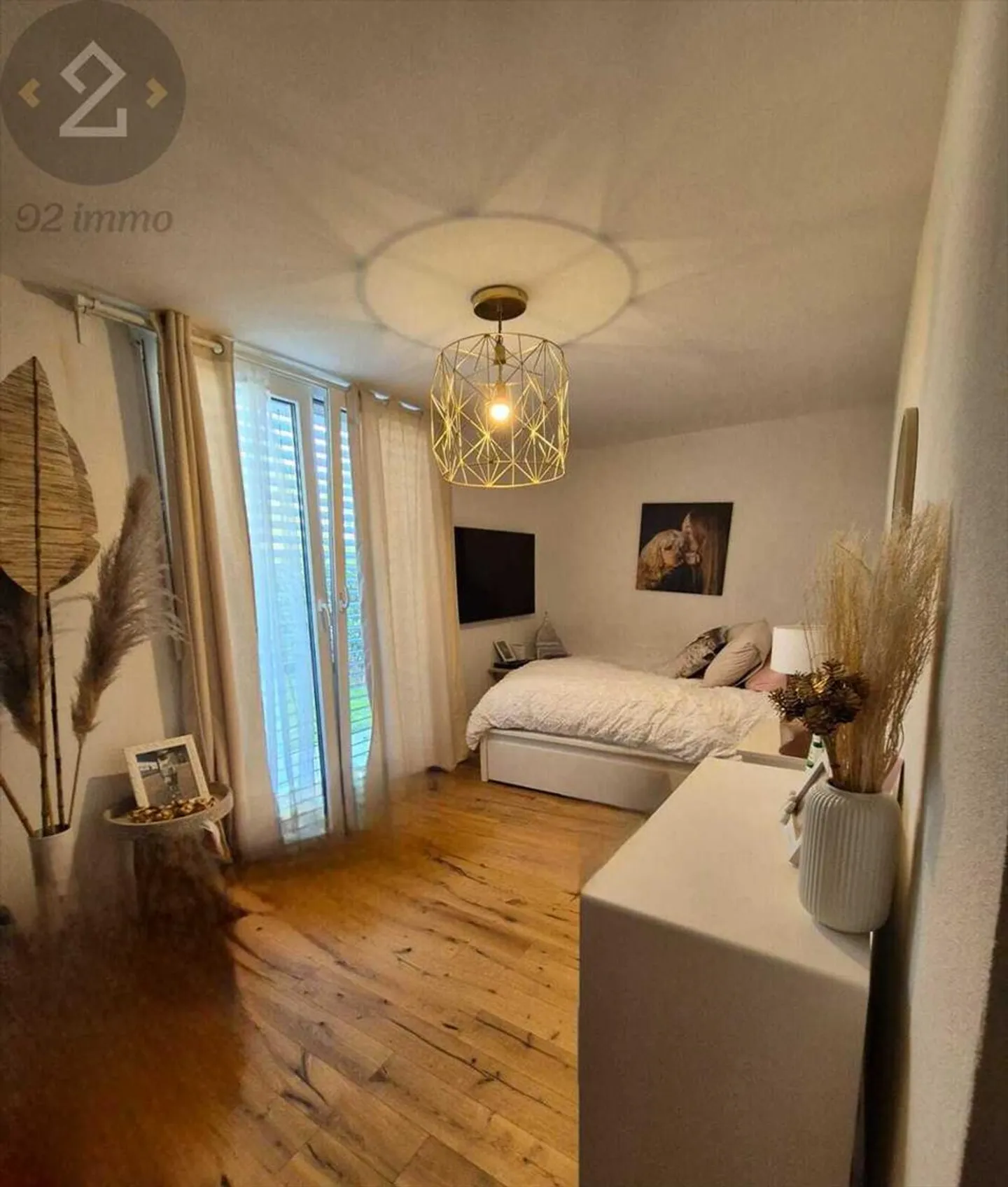 Modern Apartment with Garden - Photo 4 of 8