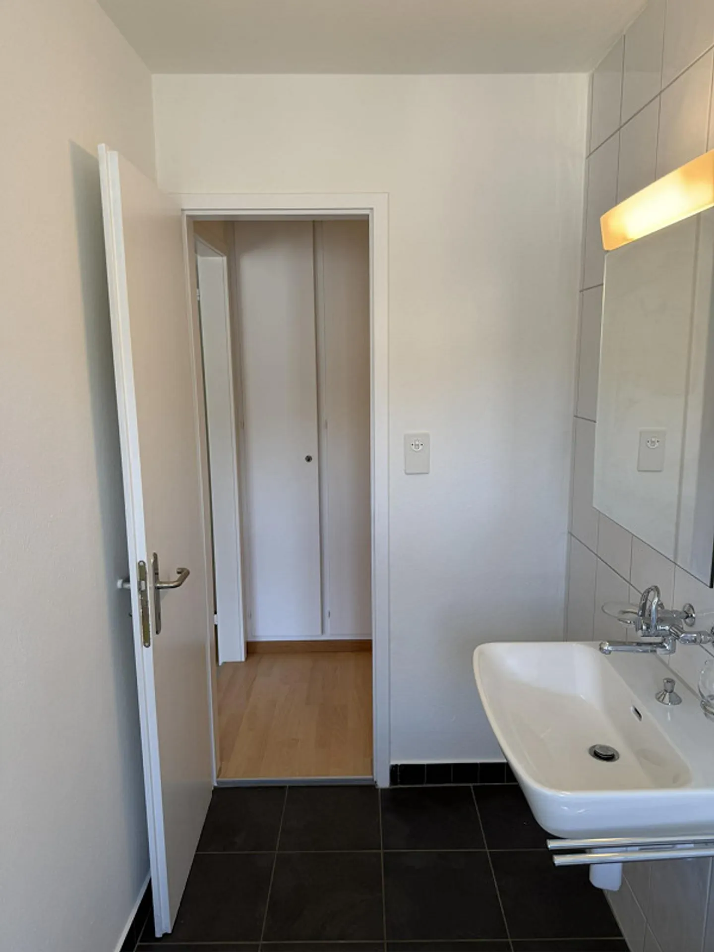 Large 2.5 Room Apartment Opposite Coop Bäregg - Photo 6 of 9