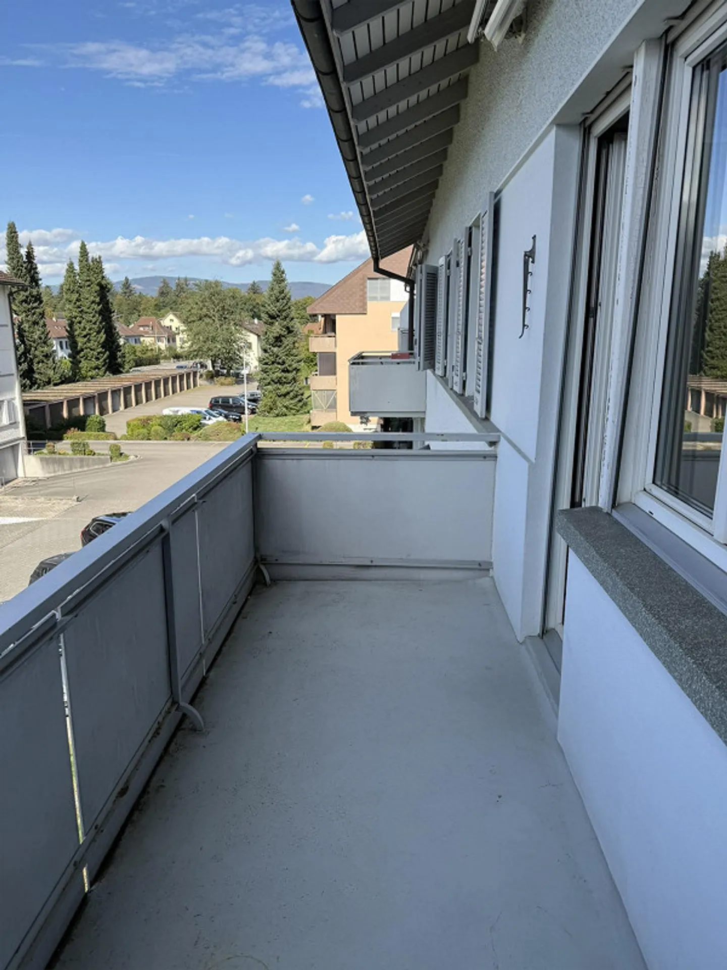 Large 2.5 Room Apartment Opposite Coop Bäregg - Photo 8 of 9