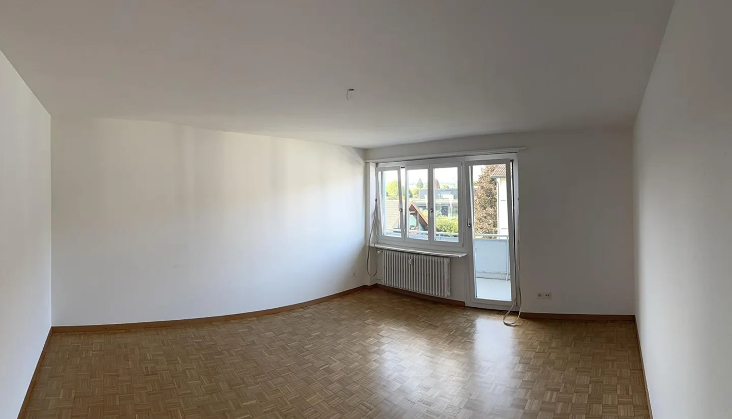 Large 2.5 Room Apartment Opposite Coop Bäregg - Photo 1 of 9