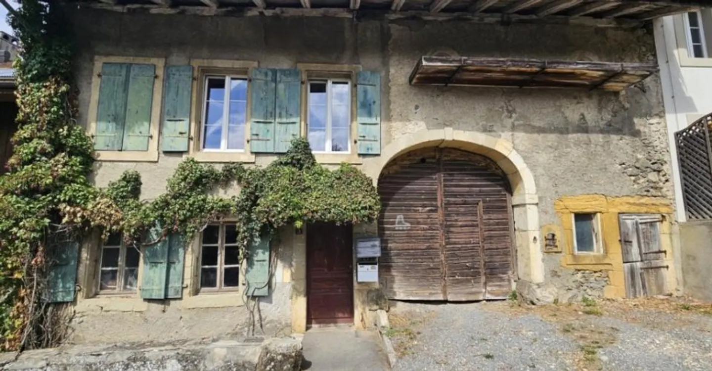 Village house to renovate. Rural with potential. - Photo 1 of 8