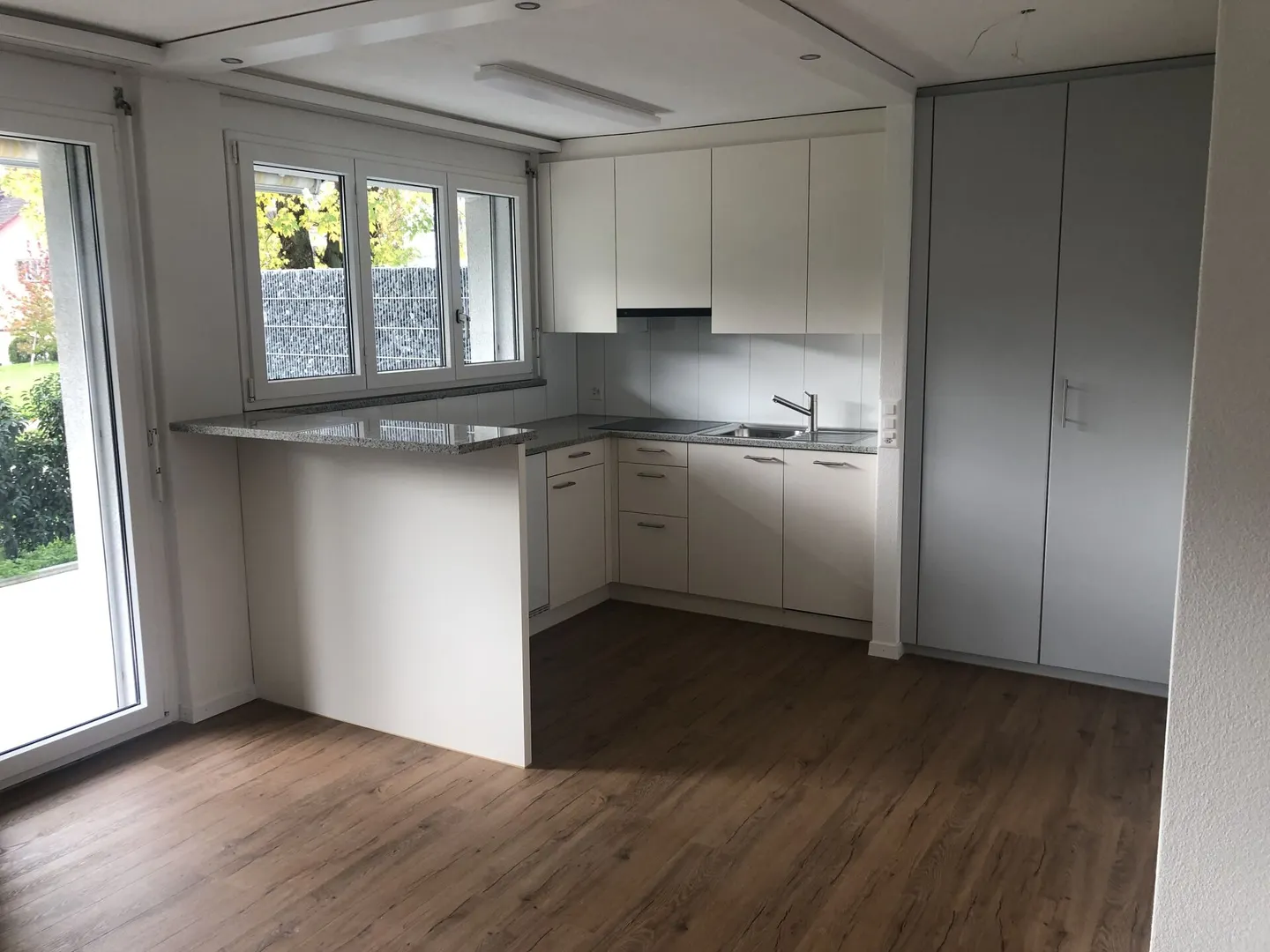 Appartamento 2.5 stanze parzialmente ristrutturato con area giardino - Foto 3 di 7