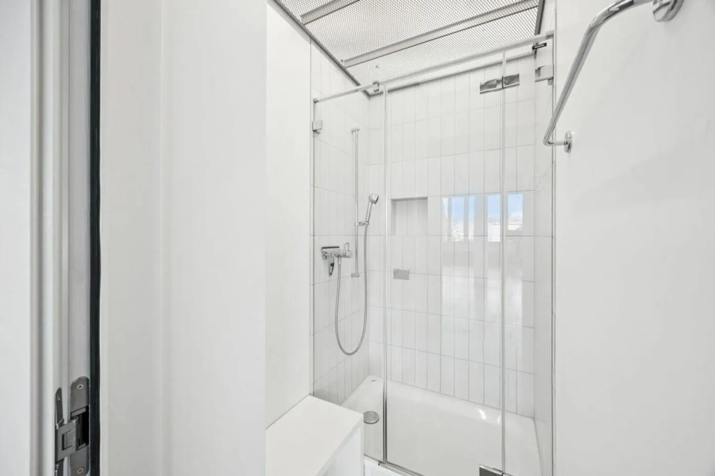 Espace de bureau central en gros œuvre - concevez votre nouveau site - Photo 5 sur 10