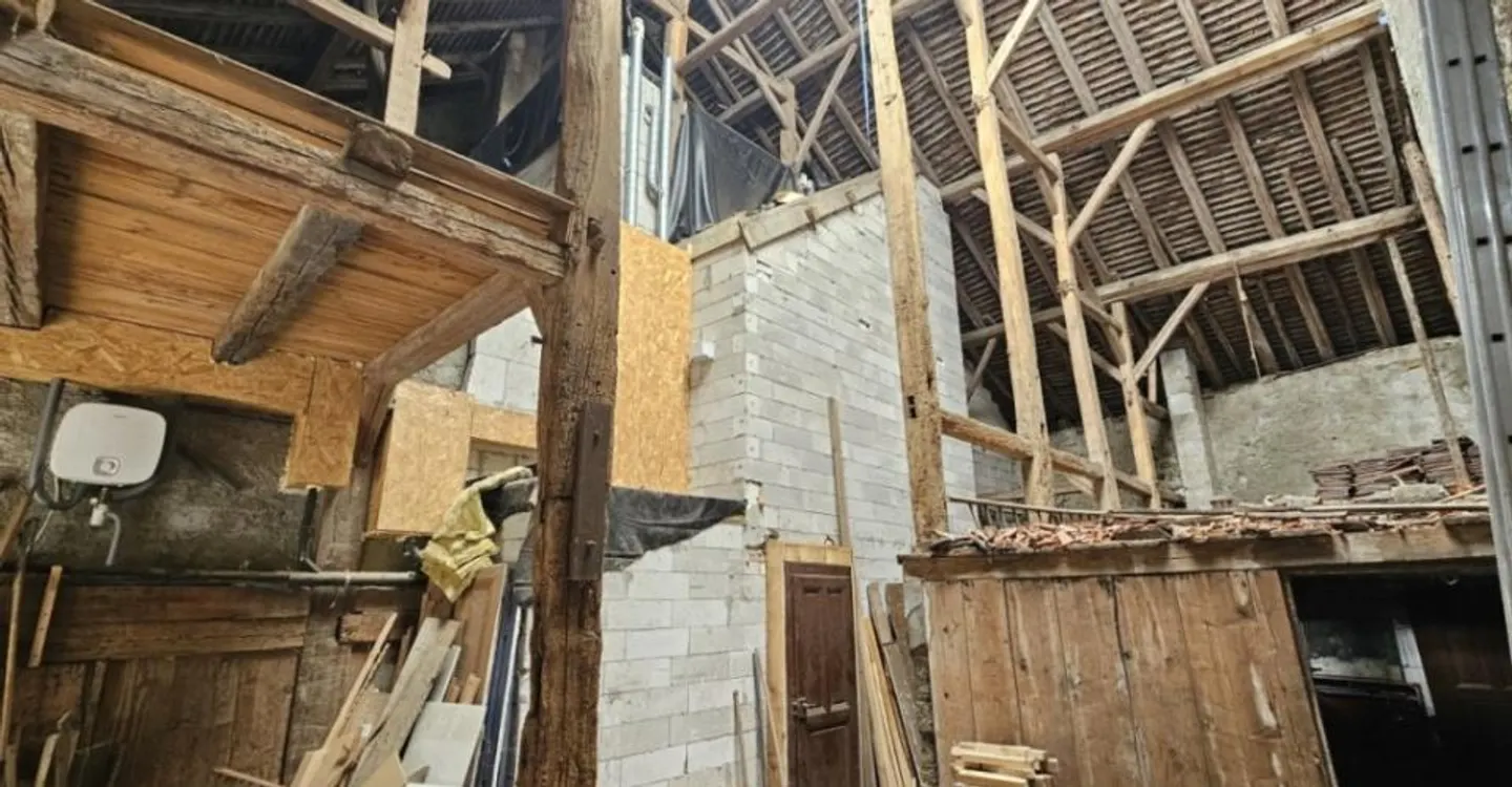 Village house to renovate. Rural with potential. - Photo 6 of 8