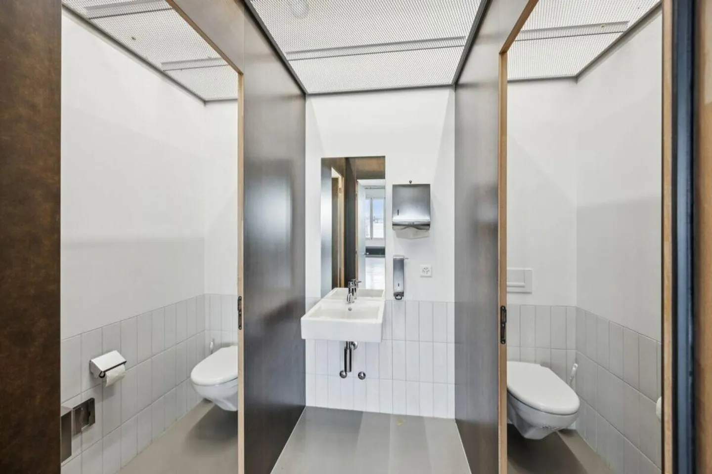 Espace de bureau central en gros œuvre - concevez votre nouveau site - Photo 6 sur 10