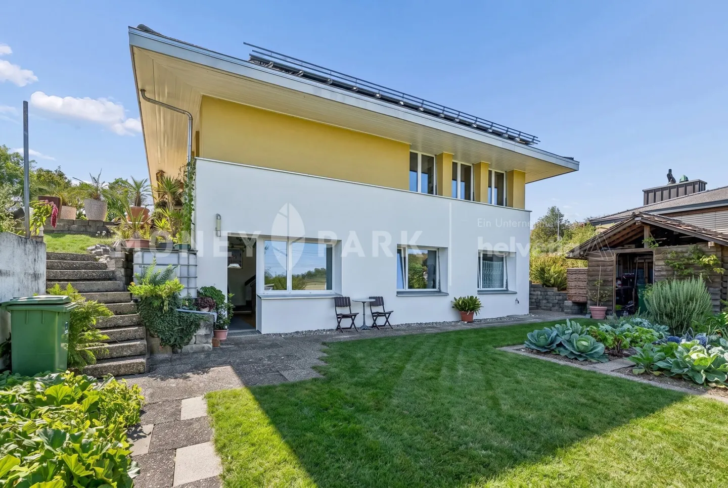 Attractive 6.5-room detached house in a family-friendly location - Photo 1 of 16