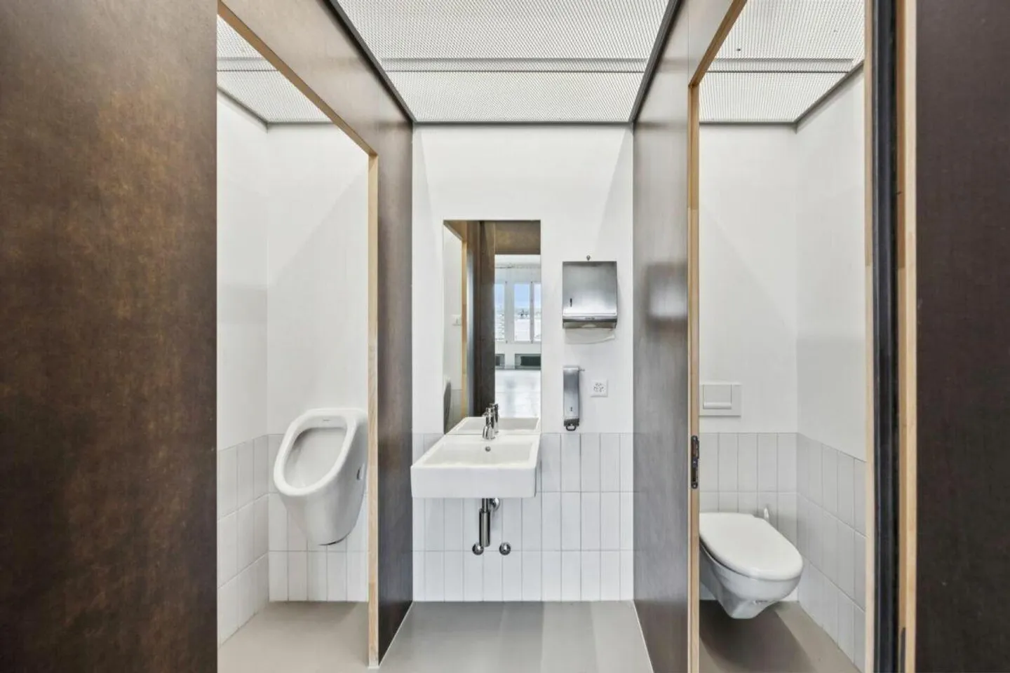 Espace de bureau central en gros œuvre - concevez votre nouveau site - Photo 7 sur 10