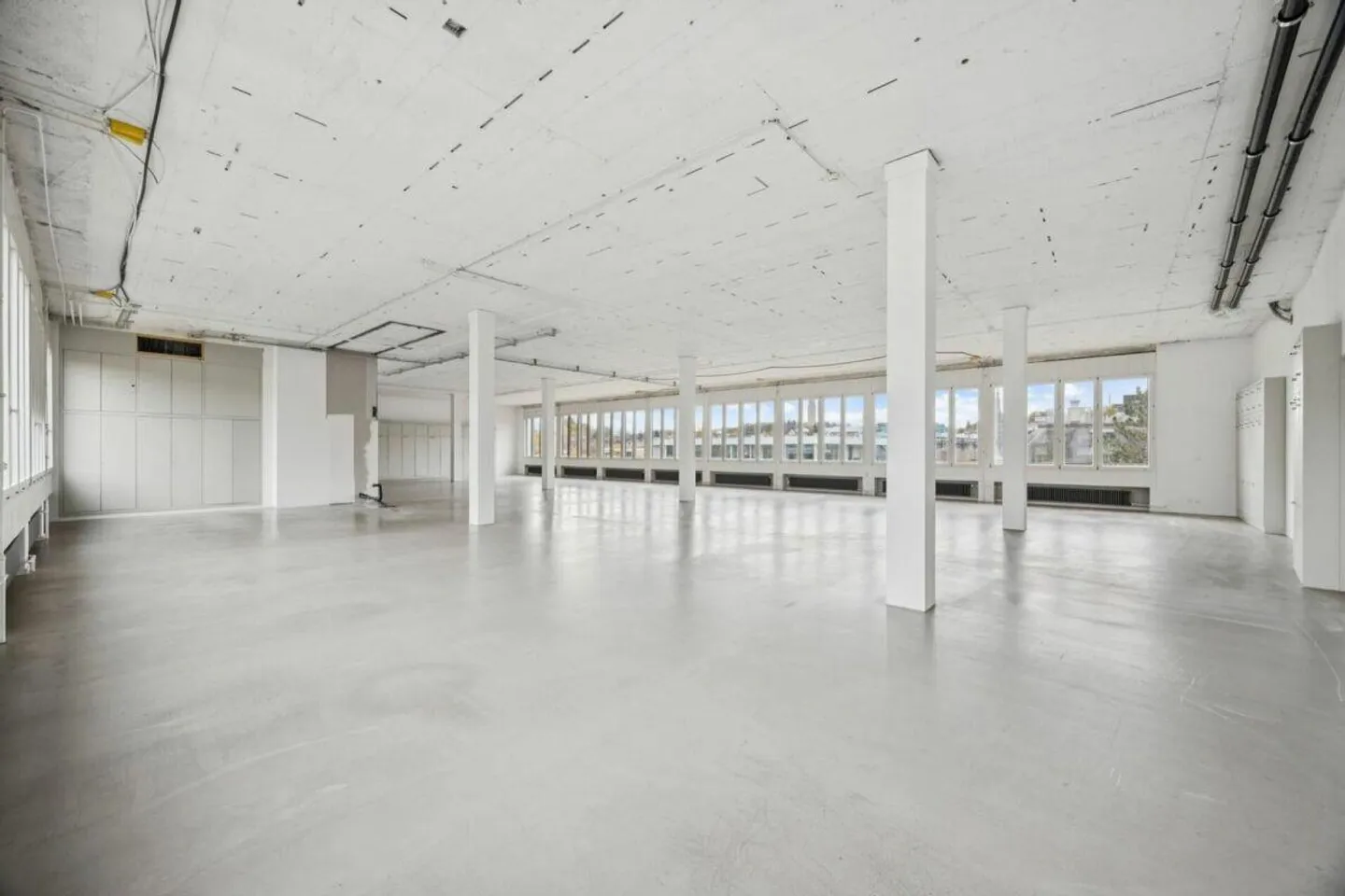 Espace de bureau central en gros œuvre - concevez votre nouveau site - Photo 2 sur 10