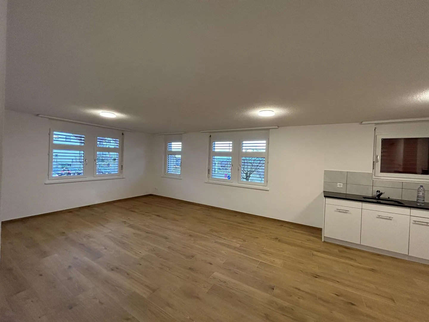 Appartement moderne de 3,5 pièces à louer à Gutenswil ! - Photo 2 sur 7