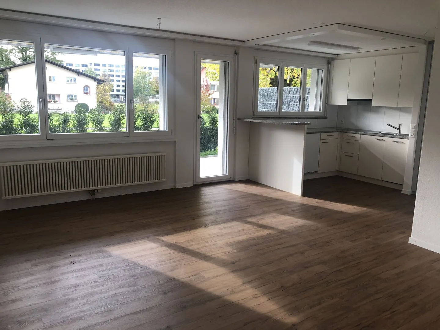 Appartamento 2.5 stanze parzialmente ristrutturato con area giardino - Foto 2 di 7