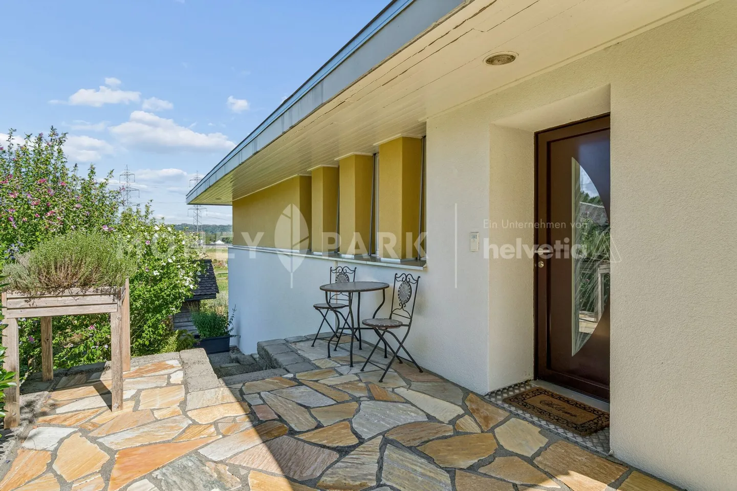 Attractive 6.5-room detached house in a family-friendly location - Photo 2 of 16