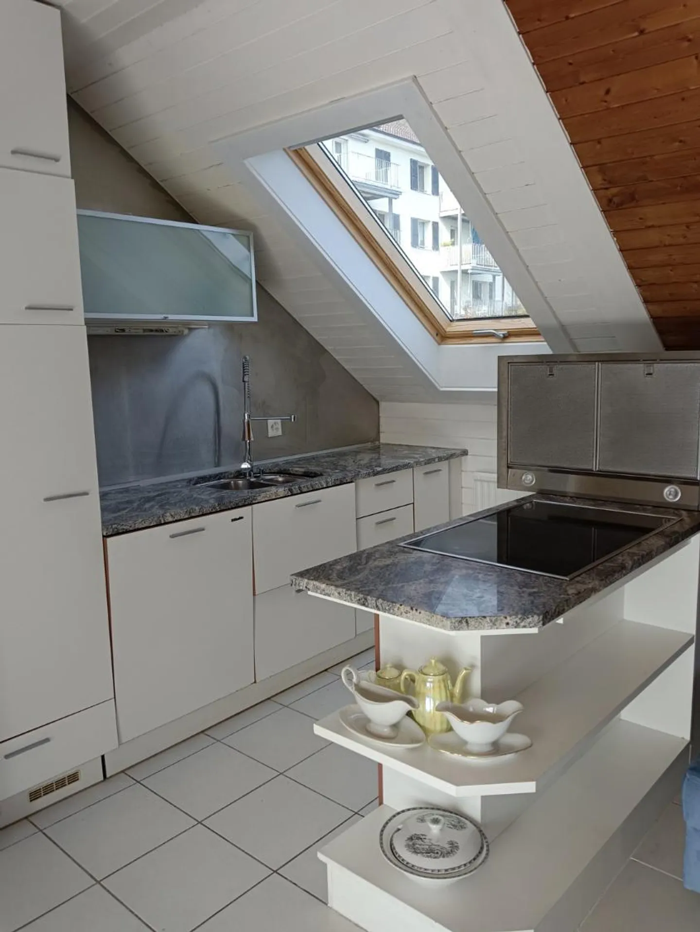 Appartement trois pièces - Attique - avec ascenseur - Photo 4 sur 6