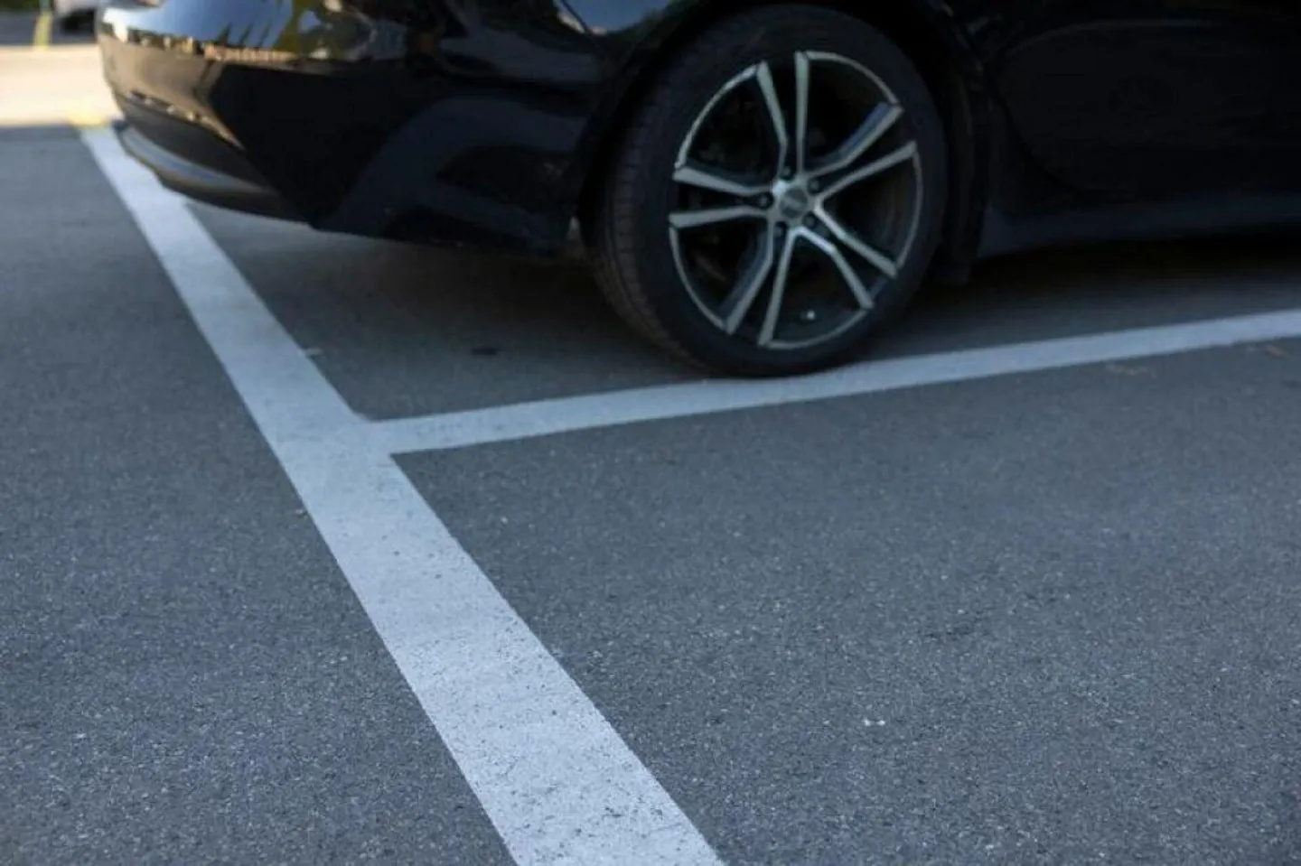 Parking space for rent at Pfungen train station - Photo 2 of 3