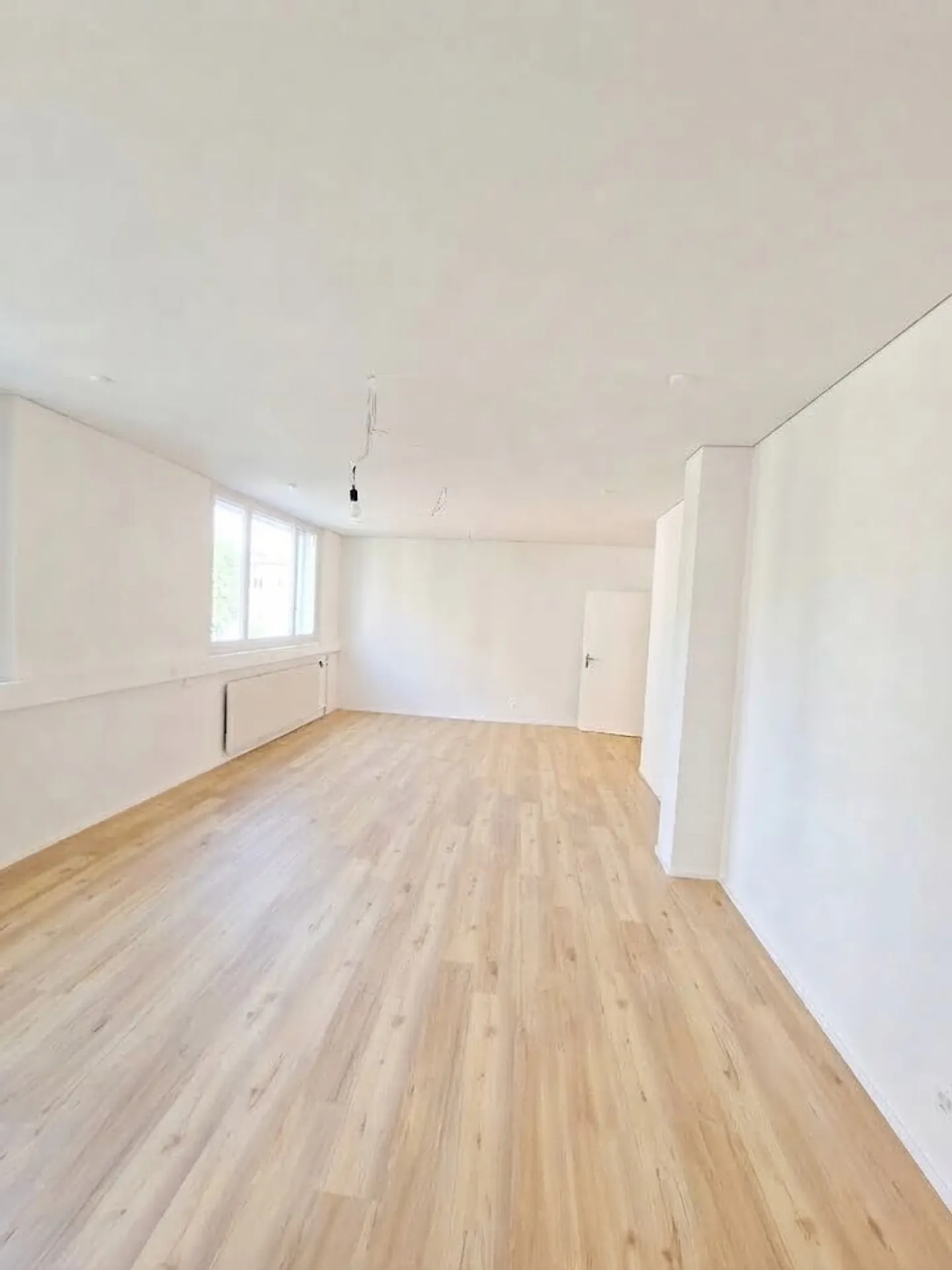 Exclusive, newly renovated offices in a central location 8 units available for flexible rental - Photo 2 of 9