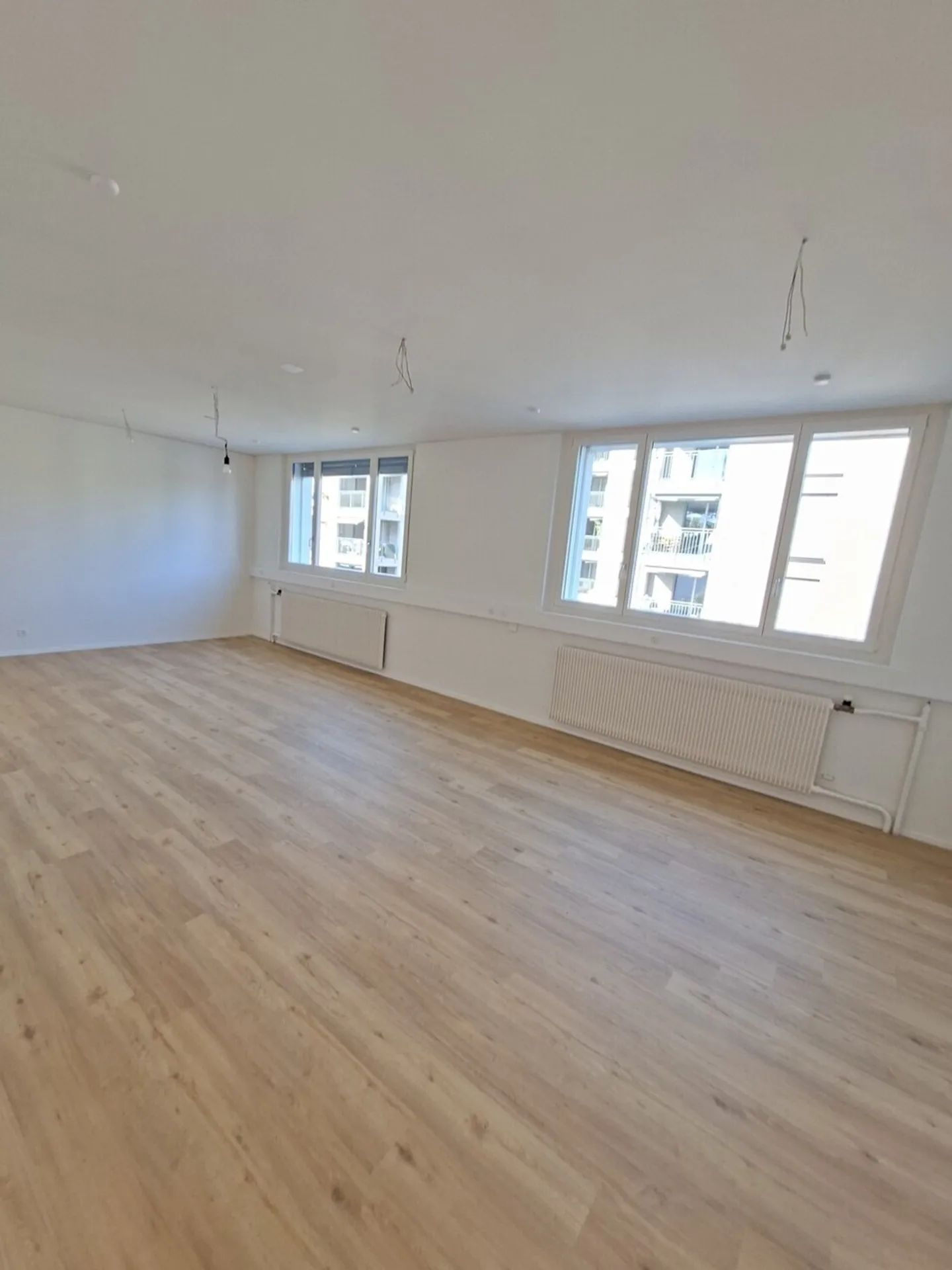 Exclusive, newly renovated offices in a central location 8 units available for flexible rental - Photo 4 of 9