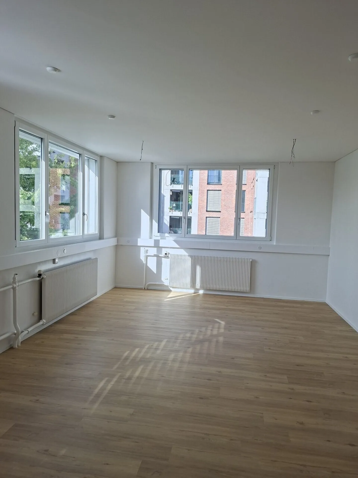 Exclusive, newly renovated offices in a central location 8 units available for flexible rental - Photo 6 of 9