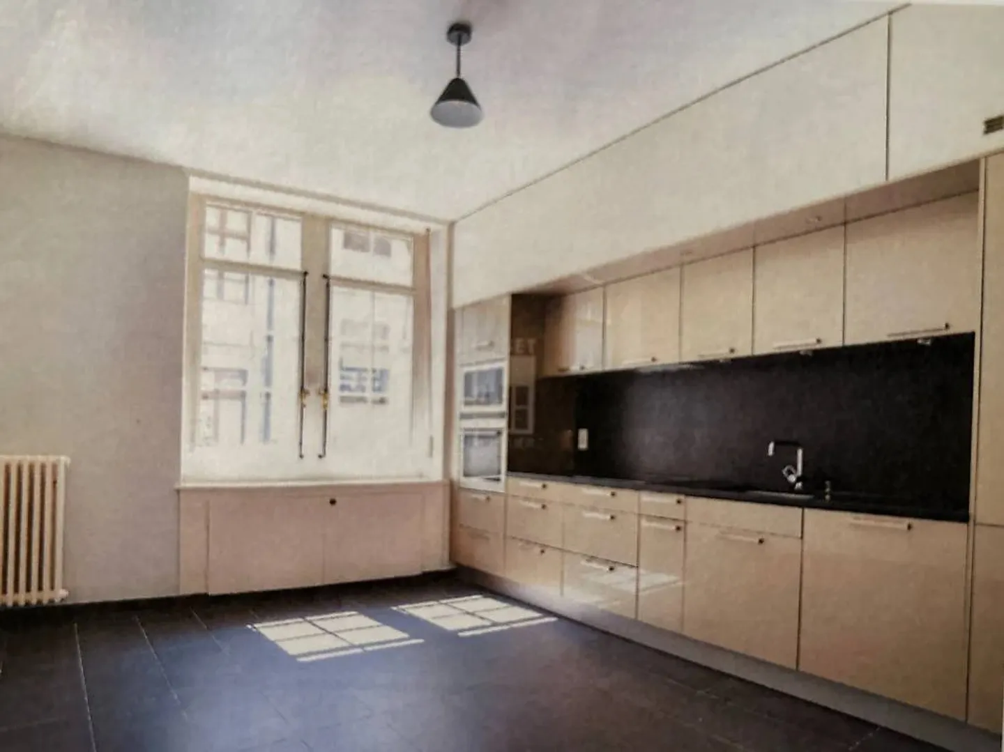 Spacious Modern Apartment - Photo 1 of 5