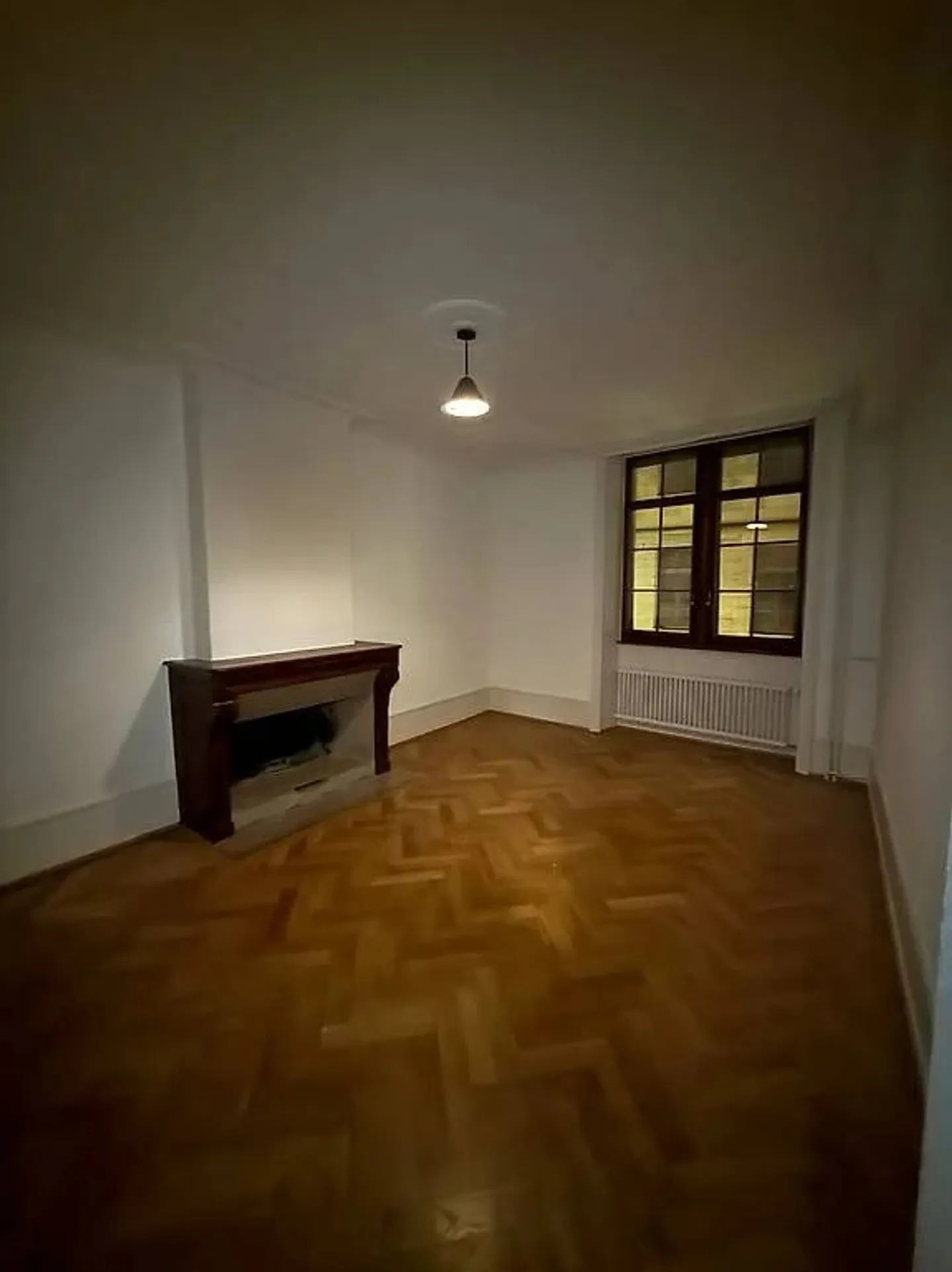 Spacious Modern Apartment - Photo 4 of 5