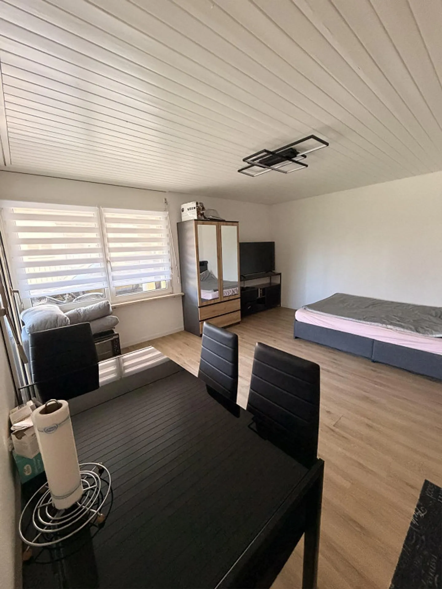 Sunny 1 1/2 room apartment in a quiet residential area for rent - Photo 2 of 8