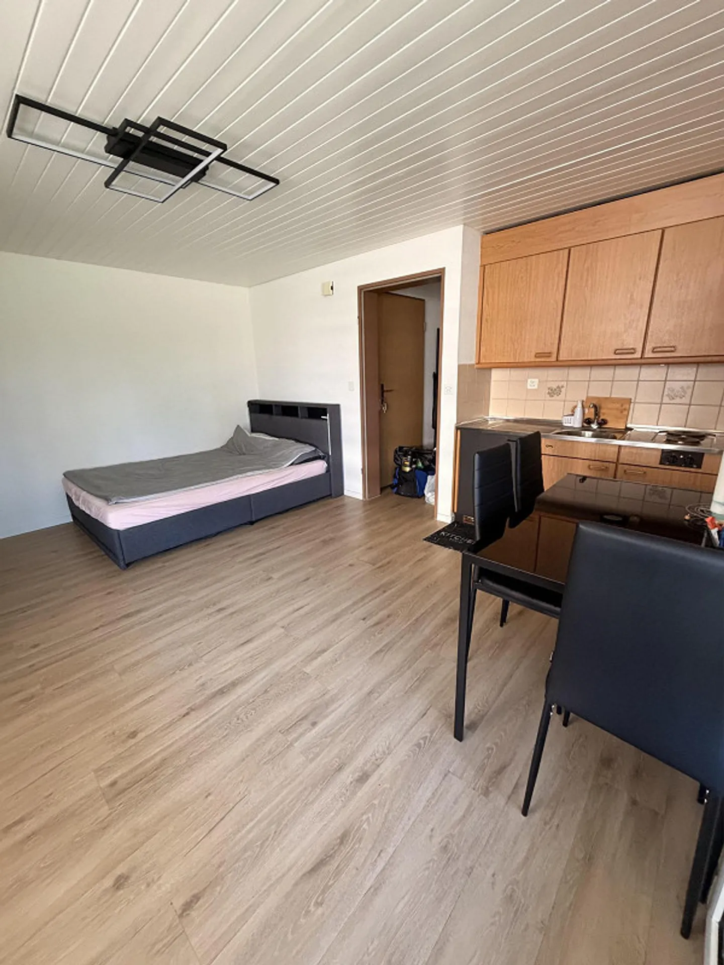 Sunny 1 1/2 room apartment in a quiet residential area for rent - Photo 3 of 8