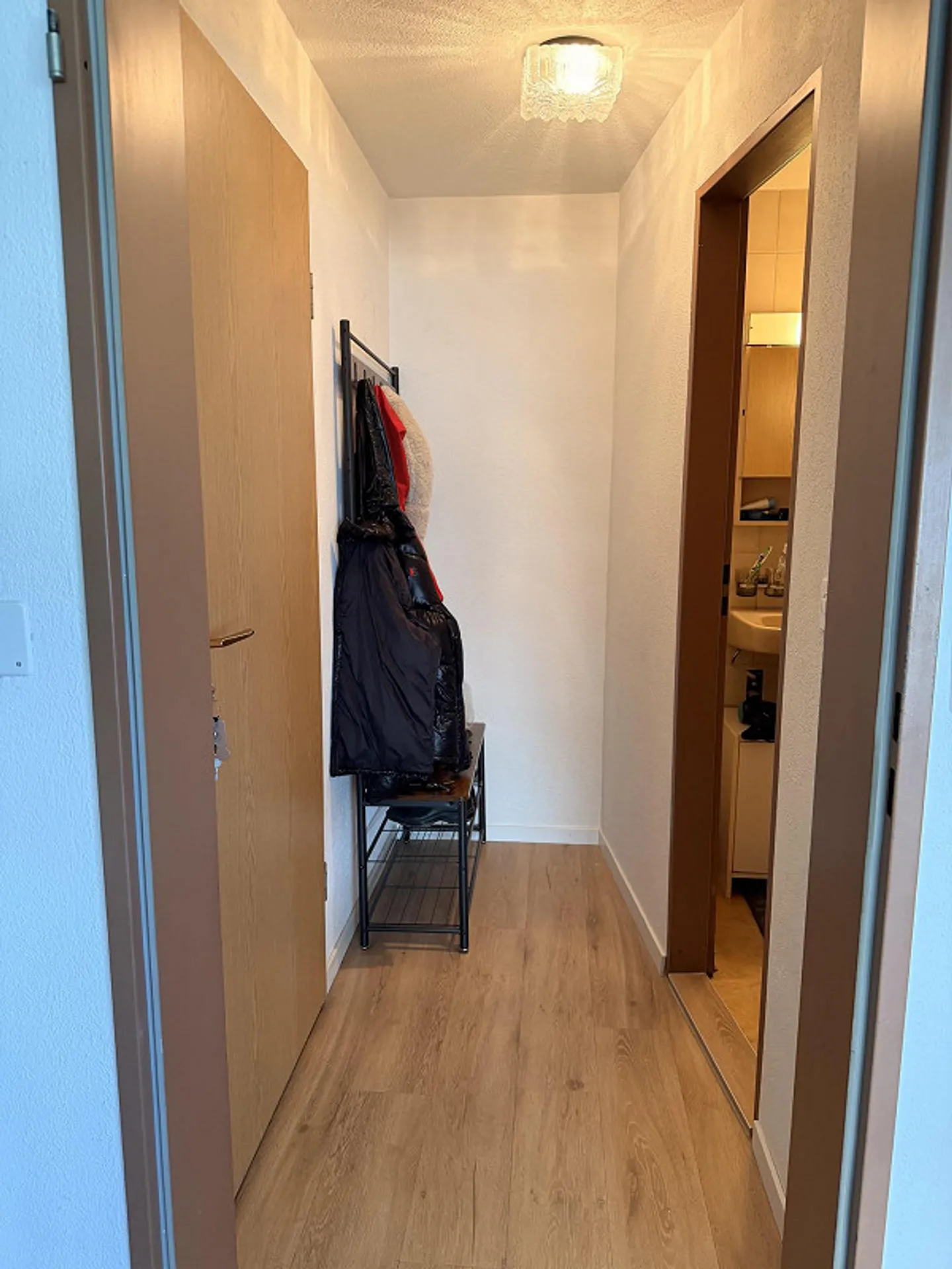 Sunny 1 1/2 room apartment in a quiet residential area for rent - Photo 6 of 8