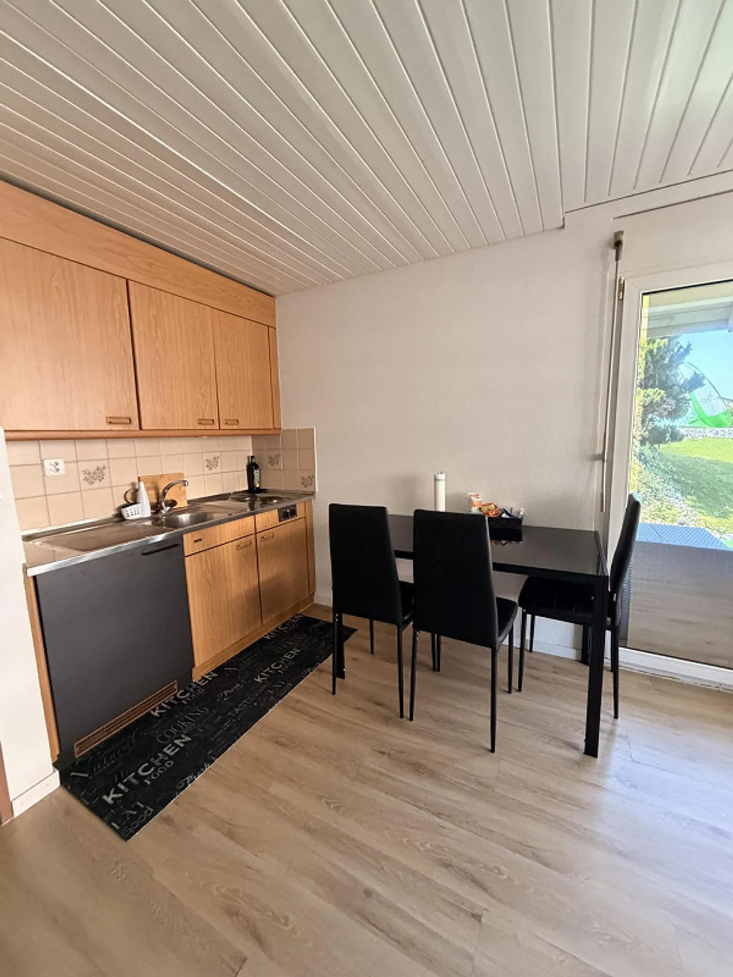 Sunny 1 1/2 room apartment in a quiet residential area for rent - Photo 5 of 8