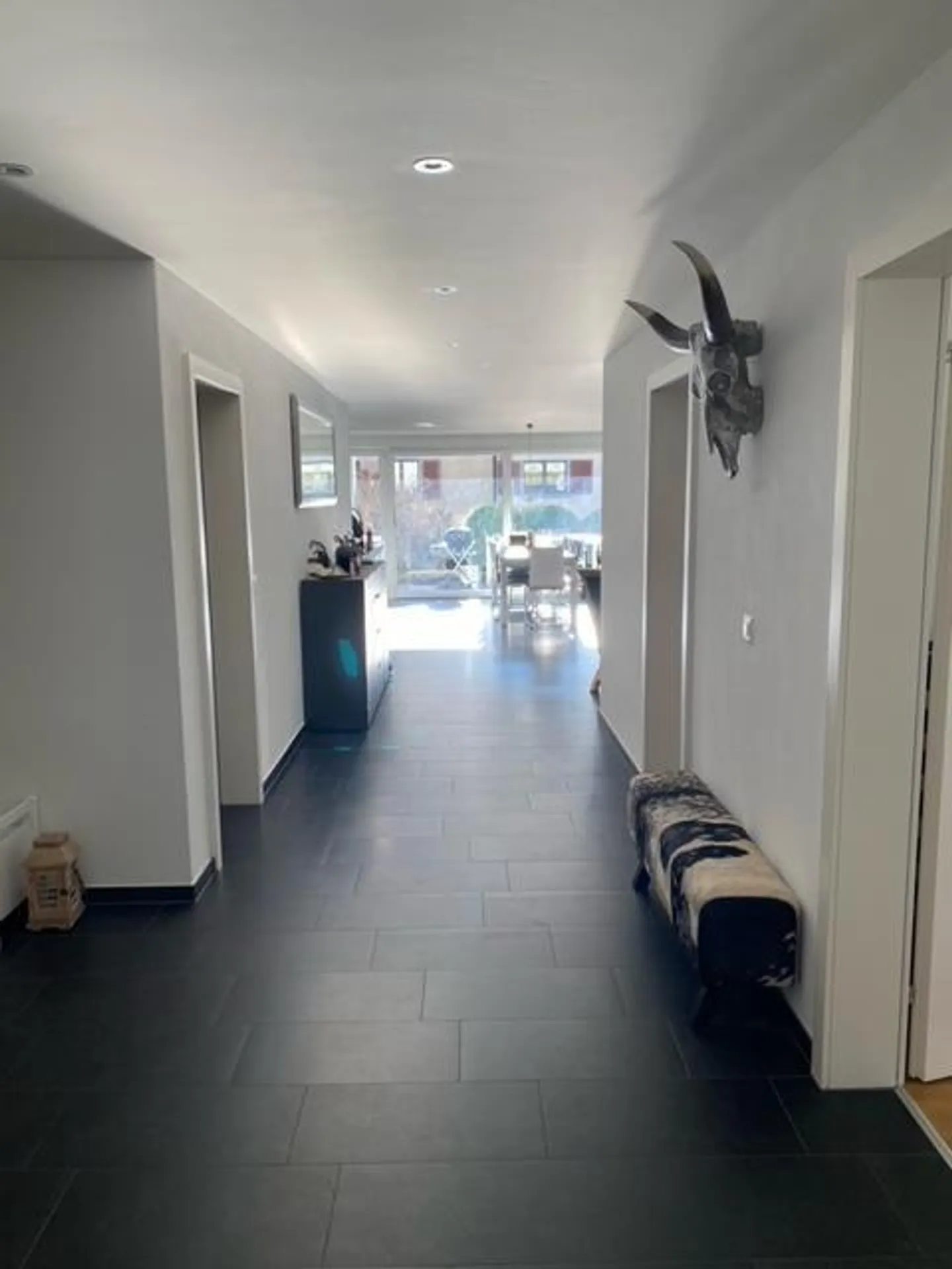 Appartement moderne lumineux de 4,5 pièces au rez-de-chaussée à louer - Photo 1 sur 14