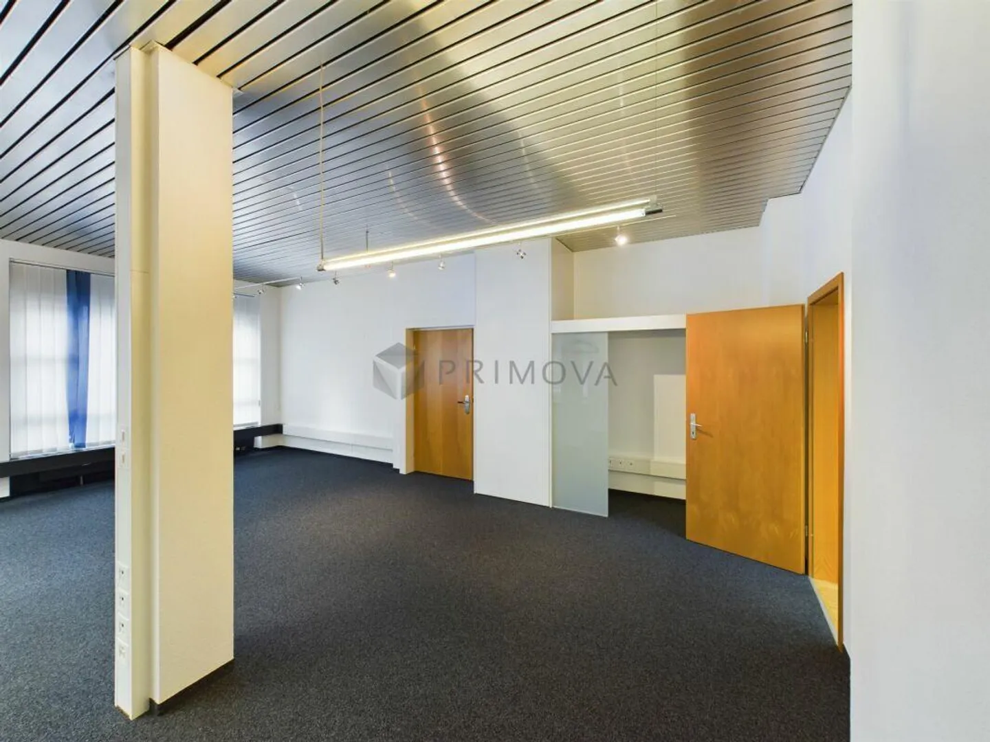 Espace commercial représentatif dans le centre-ville de Flawil - Photo 3 sur 9