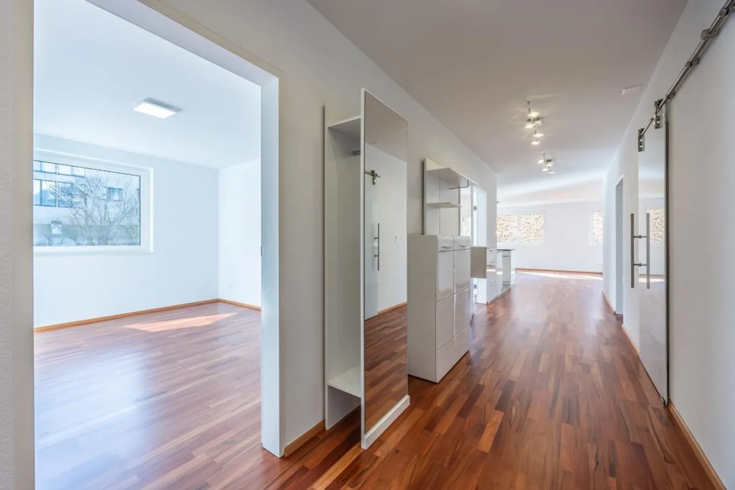 APPARTAMENTO GIARDINO ATTRATTIVO - Foto 4 di 12