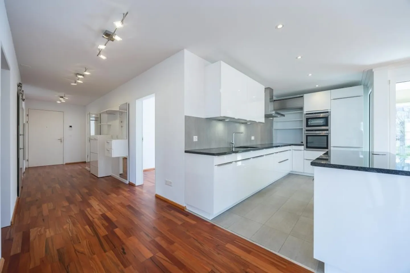 APPARTAMENTO GIARDINO ATTRATTIVO - Foto 5 di 12