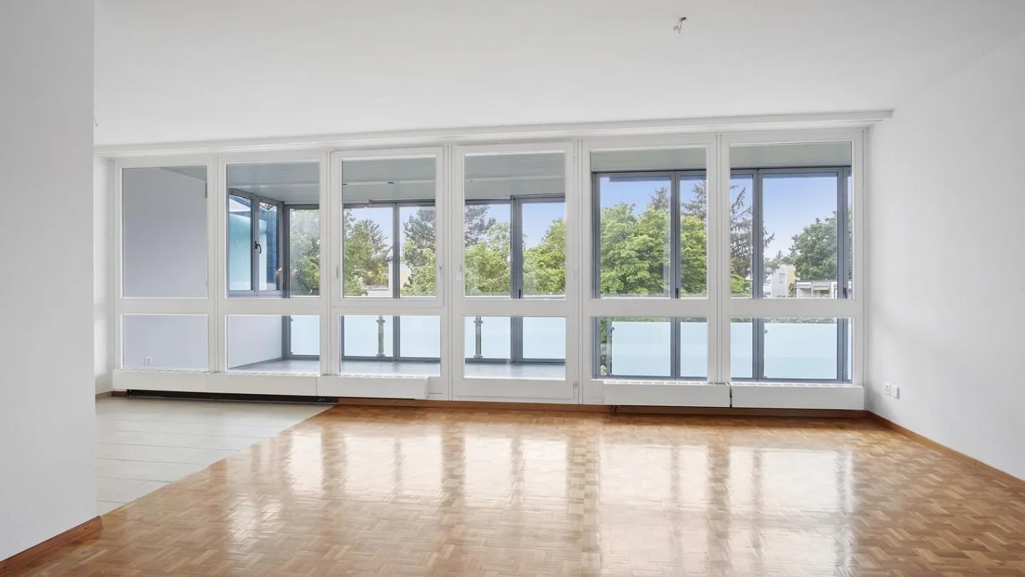 Appartement 4.5 pièces avec grand jardin d'hiver. Maintenant disponible - Cela pourrait être votre nouveau chez-vous ! - Photo 2 sur 12