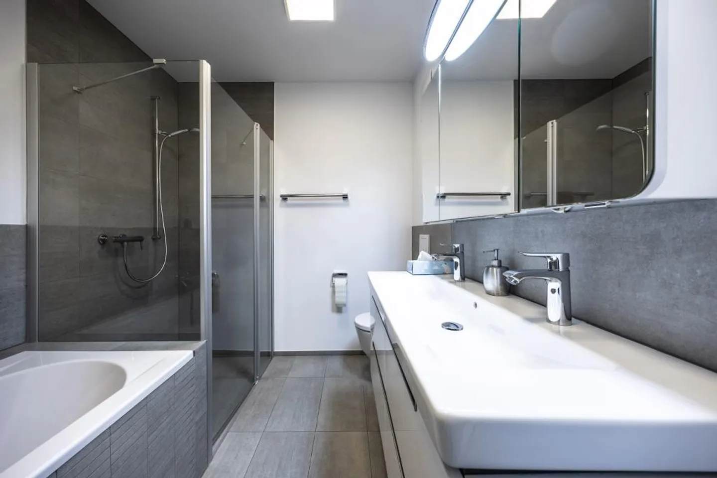 APPARTAMENTO GIARDINO ATTRATTIVO - Foto 7 di 12