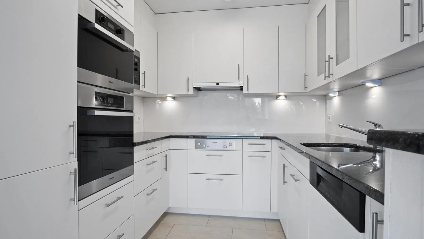 Appartement 4.5 pièces avec grand jardin d'hiver. Maintenant disponible - Cela pourrait être votre nouveau chez-vous ! - Photo 3 sur 12