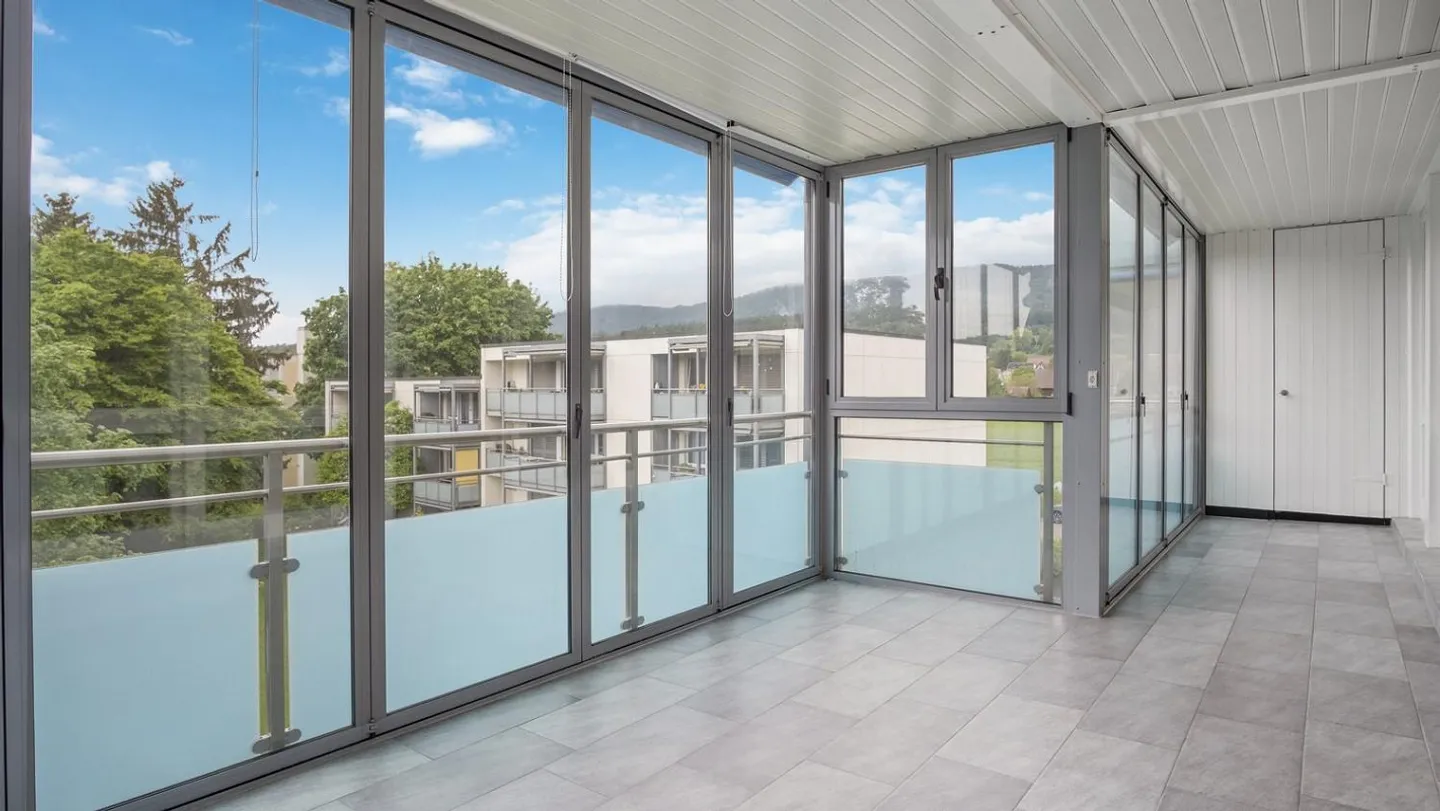 Appartement 4.5 pièces avec grand jardin d'hiver. Maintenant disponible - Cela pourrait être votre nouveau chez-vous ! - Photo 4 sur 12