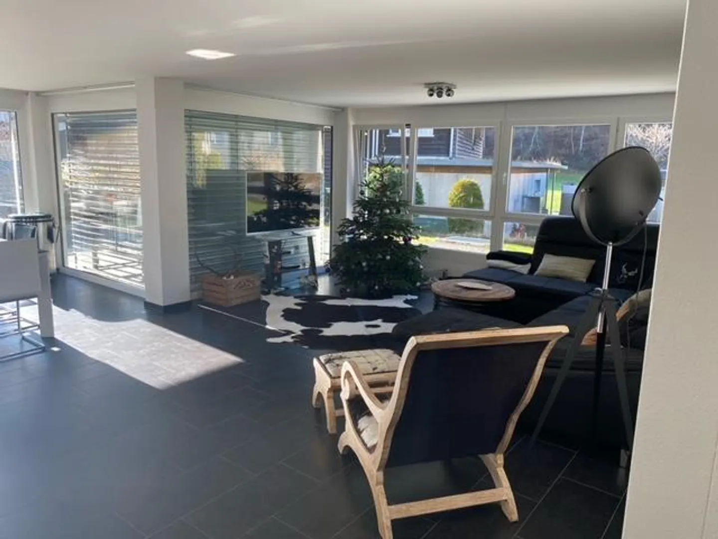 Appartement moderne lumineux de 4,5 pièces au rez-de-chaussée à louer - Photo 5 sur 14