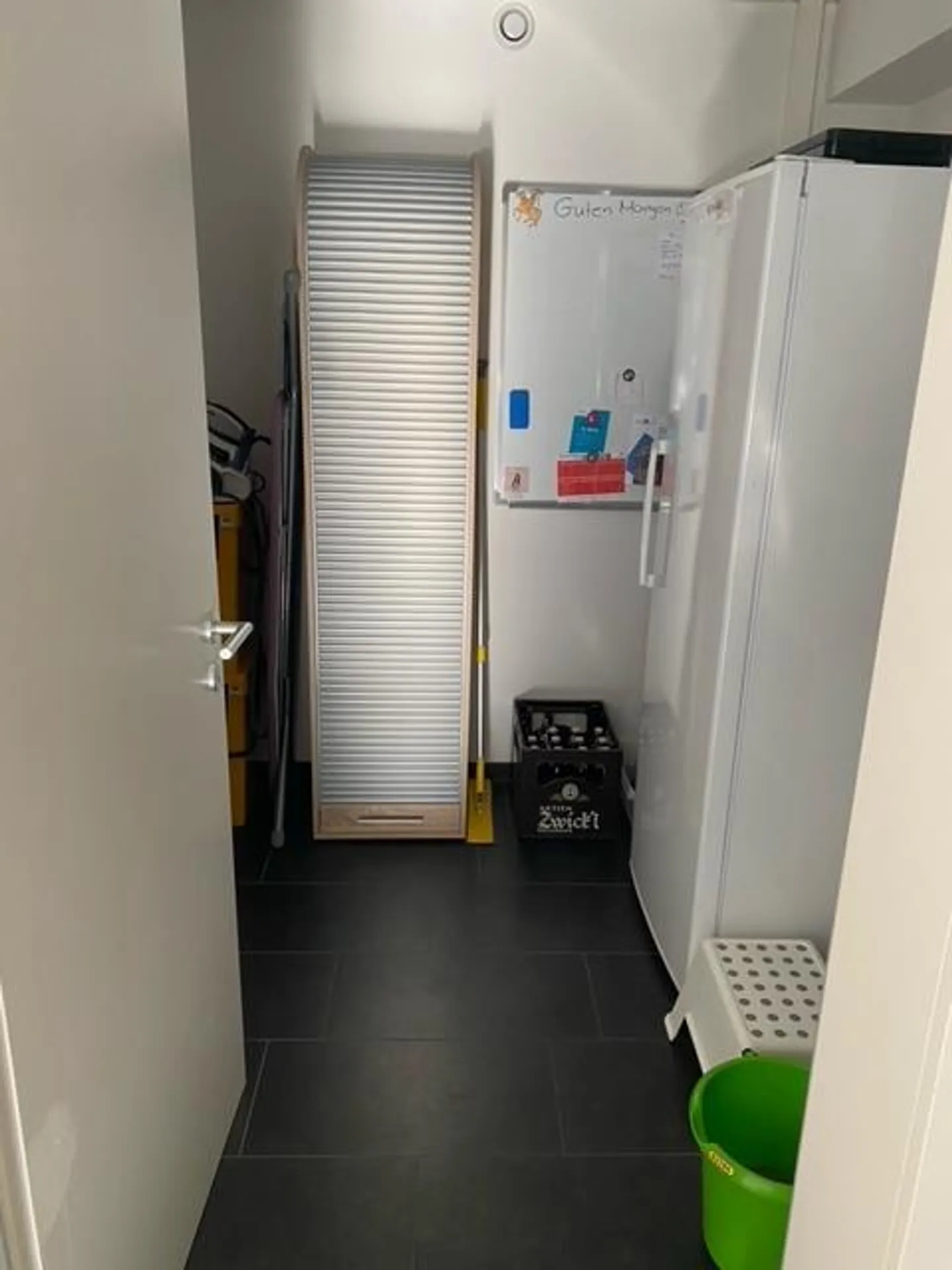 Appartement moderne lumineux de 4,5 pièces au rez-de-chaussée à louer - Photo 2 sur 14