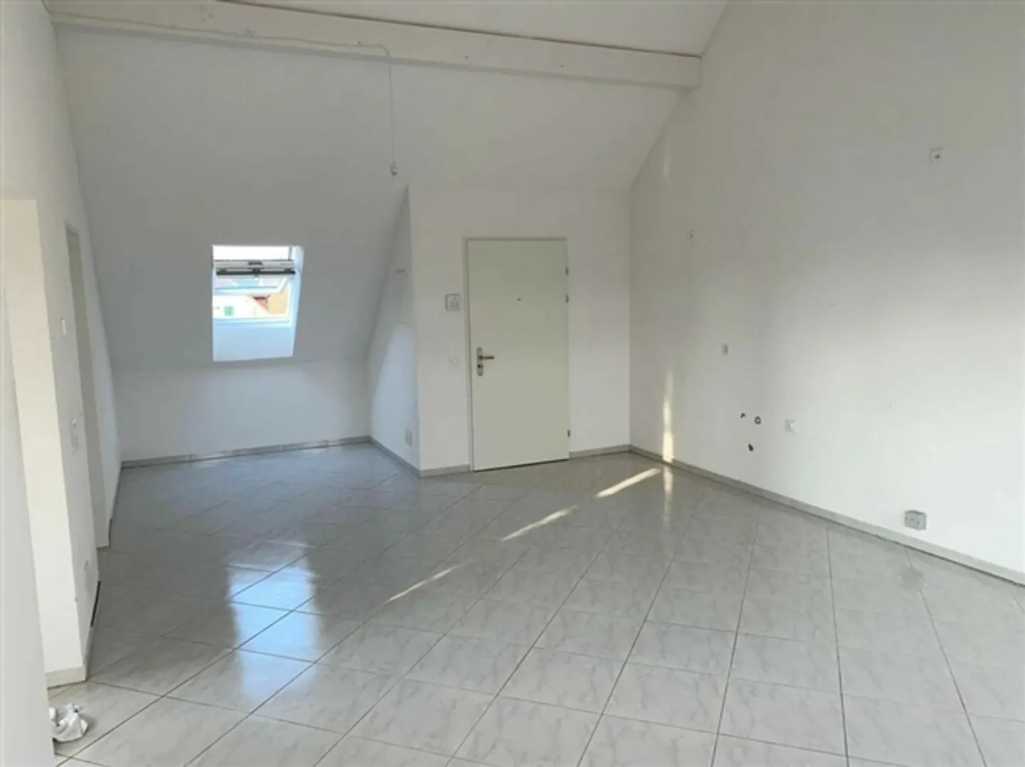 Salle de loisirs/bureau ou d'artisanat de haute qualité (bien éclairée) - Photo 4 sur 9