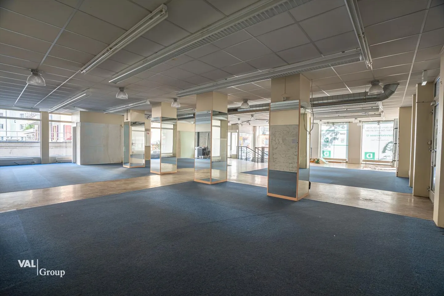 Spazio commerciale in posizione privilegiata - Foto 4 di 11