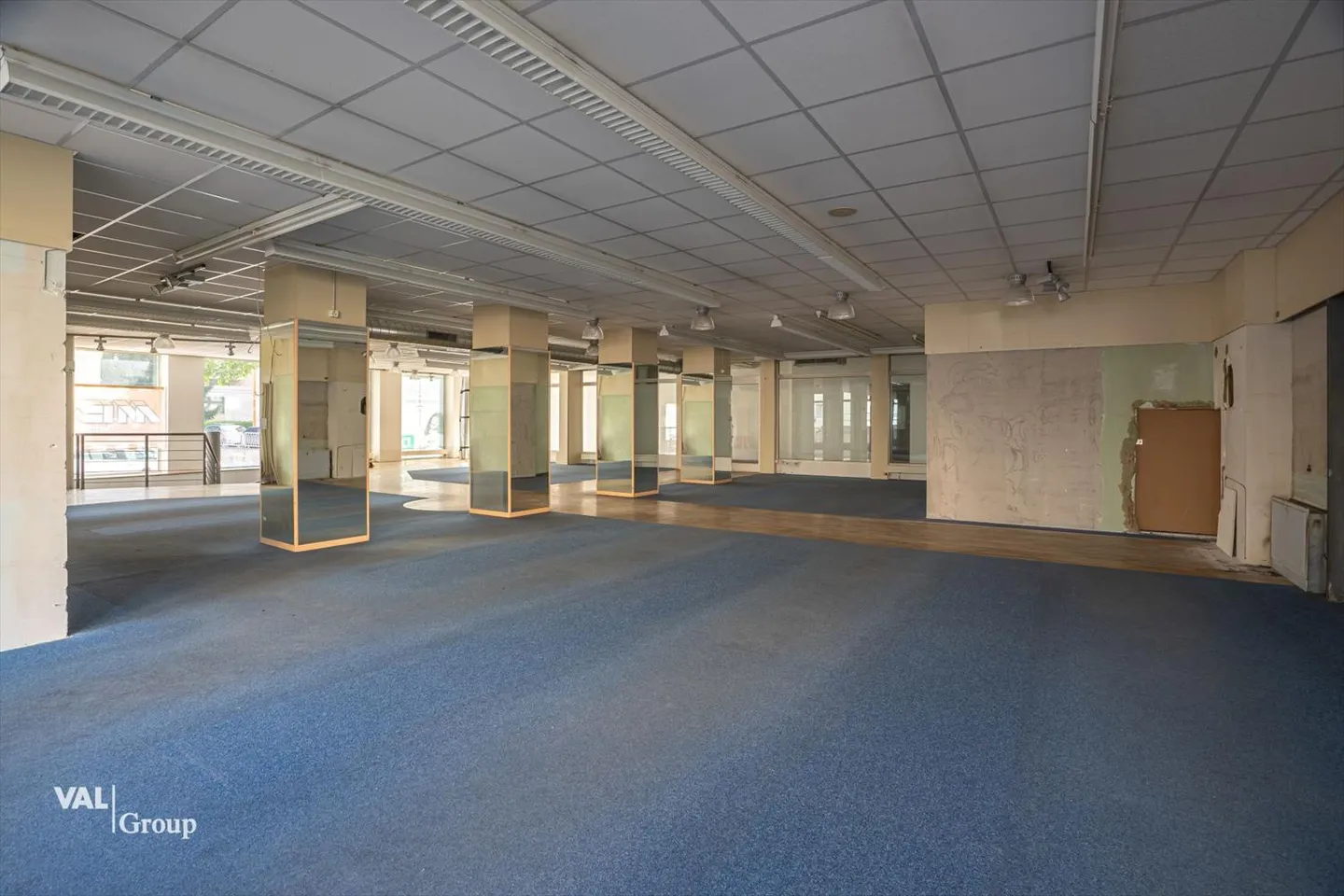 Spazio commerciale in posizione privilegiata - Foto 5 di 11